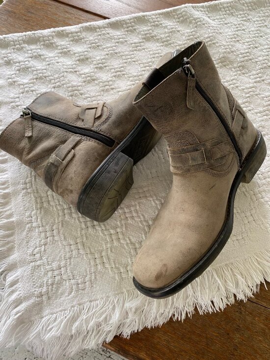 ROAN harness buckle side zip boots size 8.5 gray main image 2